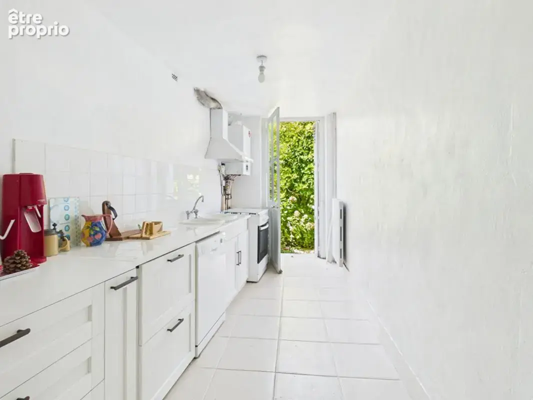 Demeure de caractère  de 376 m2 sur le plateau de Poitiers avec 10 chambres et jardin - photo 9