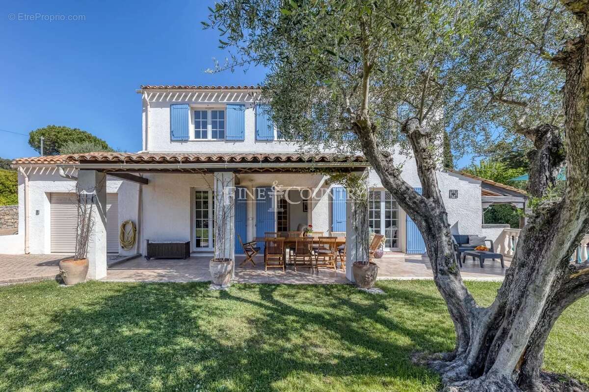 Maison à LA ROQUETTE-SUR-SIAGNE