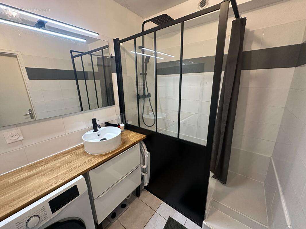 Appartement à COURNONTERRAL