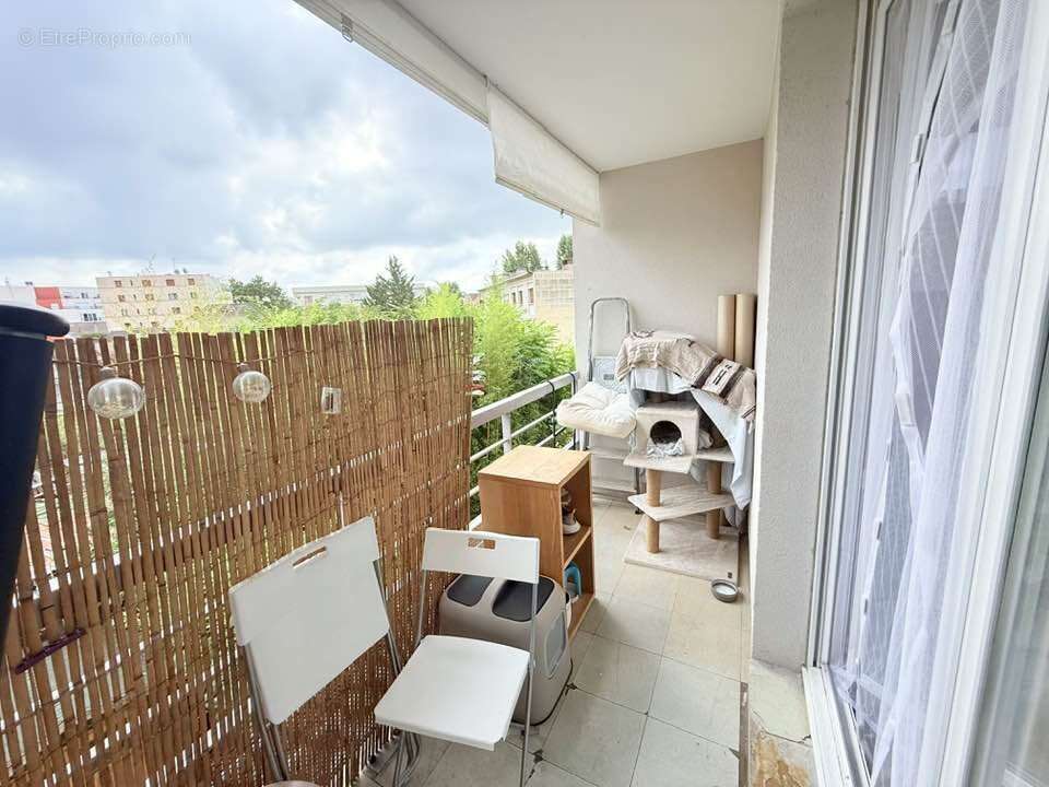 Appartement à LES PAVILLONS-SOUS-BOIS