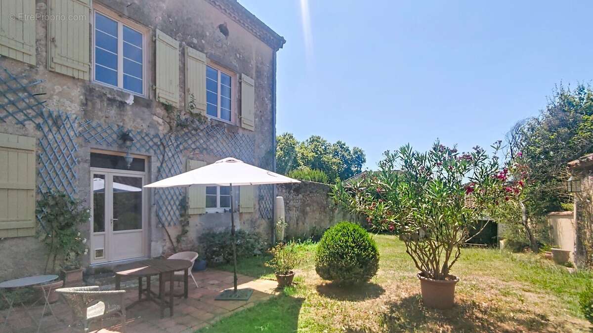 Ancien presbytère de caractère entièrement rénové de 198 m² habitables avec jardin à Labastide-d'Armagnac** - photo 2