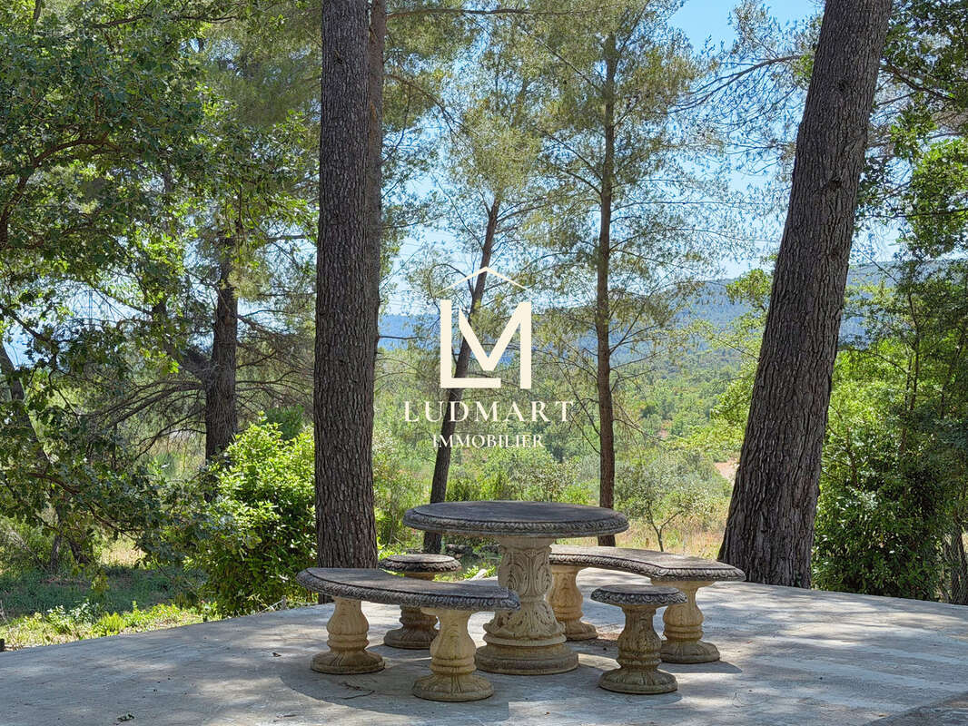 Propriété de caractère avec ancienne bergerie rénovée, piscine et 7,5 hectares en Provence - photo 15
