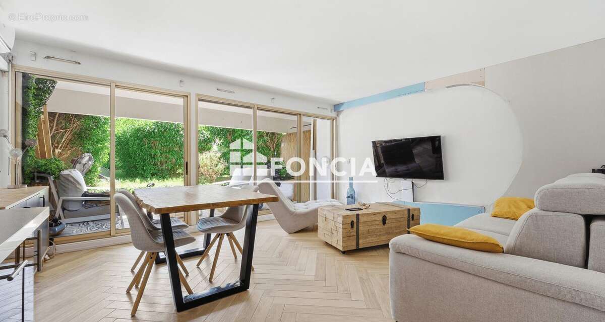 Appartement à VILLENEUVE-LOUBET