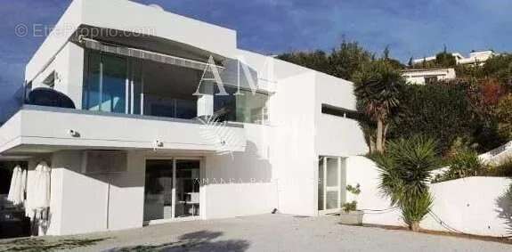 Sur les hauteurs de Cannes cette villa vue mer de 265m2 - photo 5