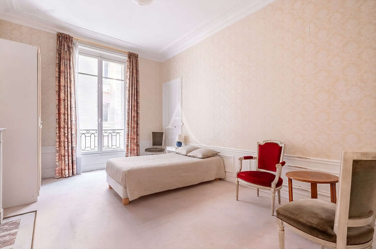 Appartement à PARIS-7E