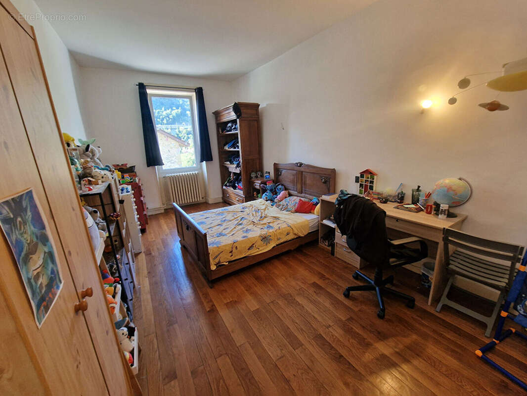 Maison à LES NEYROLLES