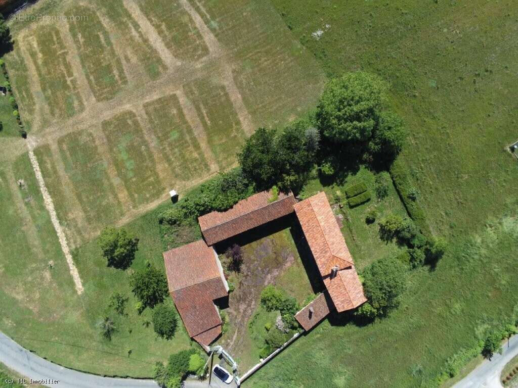 Maison à RUFFEC