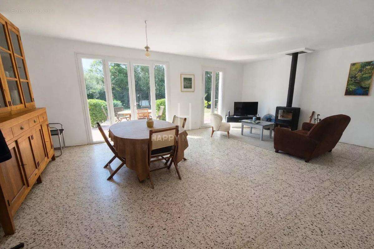 Maison à SAINT-ETIENNE-DU-GRES