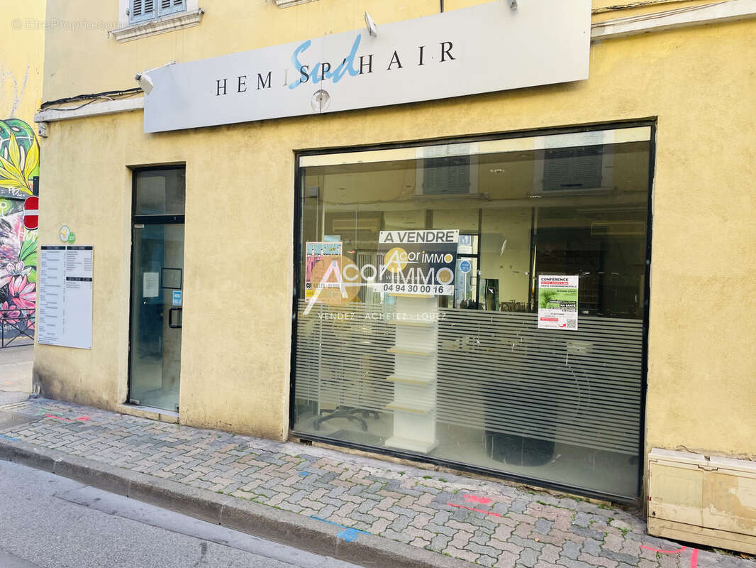 Local commercial double vitrine - photo 2