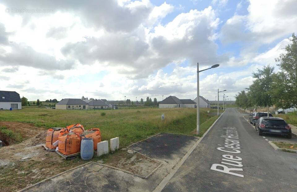 Terrain à SAINT-QUENTIN