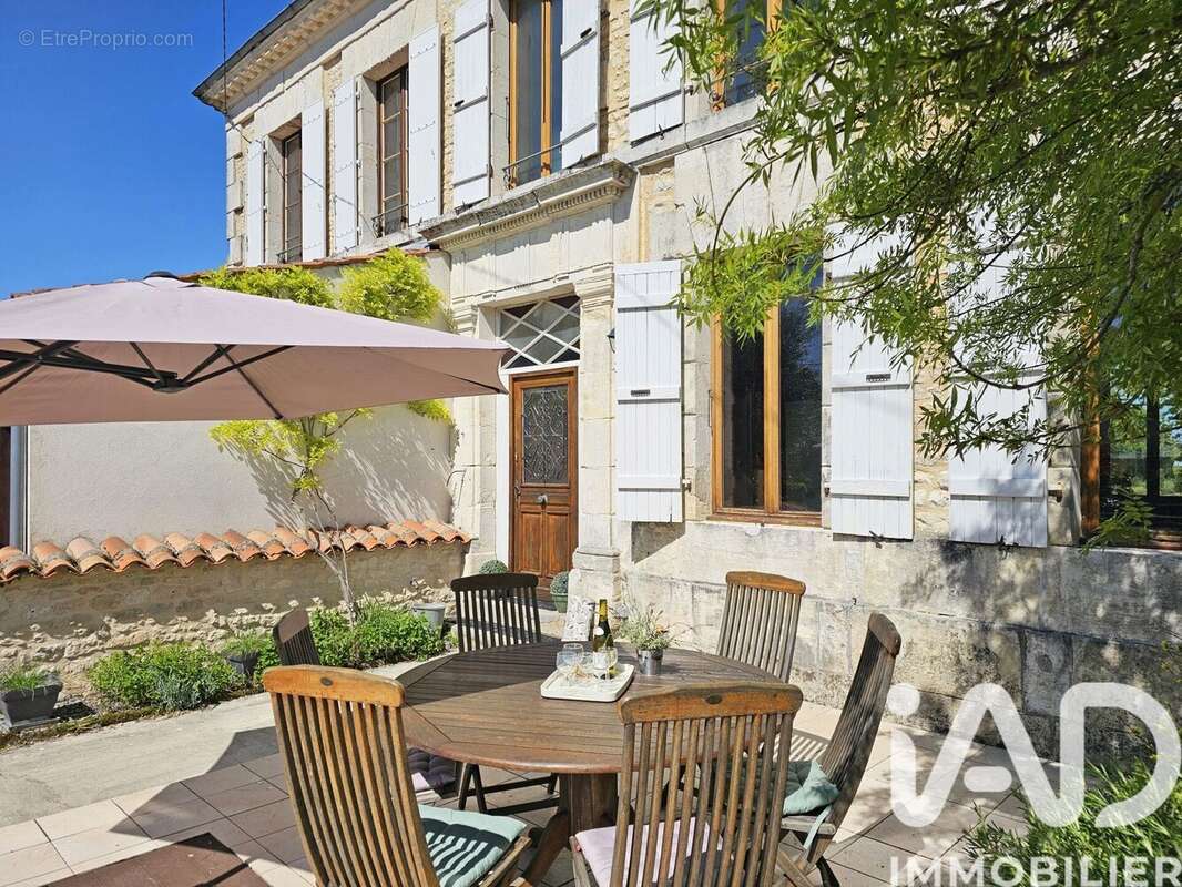Maison 146 m² à Gibourne  - photo 2