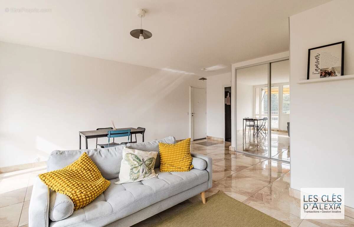 Appartement à OULLINS