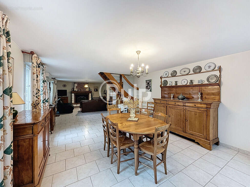 Maison à AIX-EN-ISSART