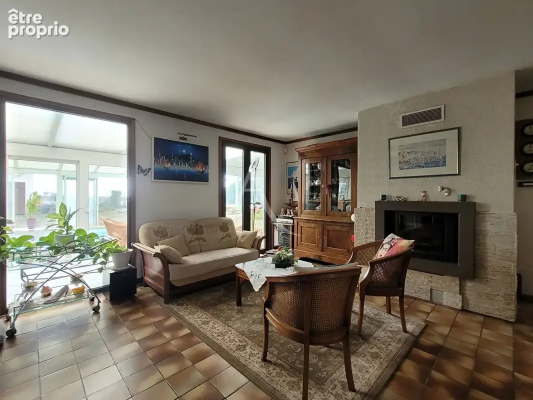 Maison de plain-pied avec piscine à La Jarrie - photo 4