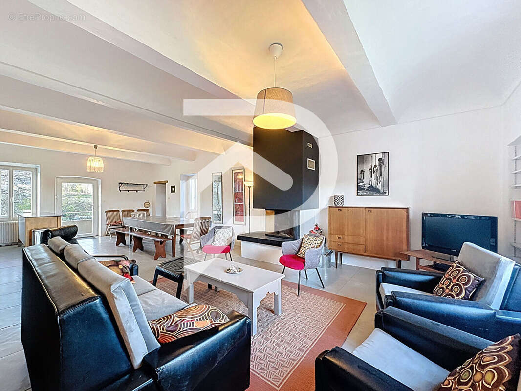 Maison à ALBA-LA-ROMAINE