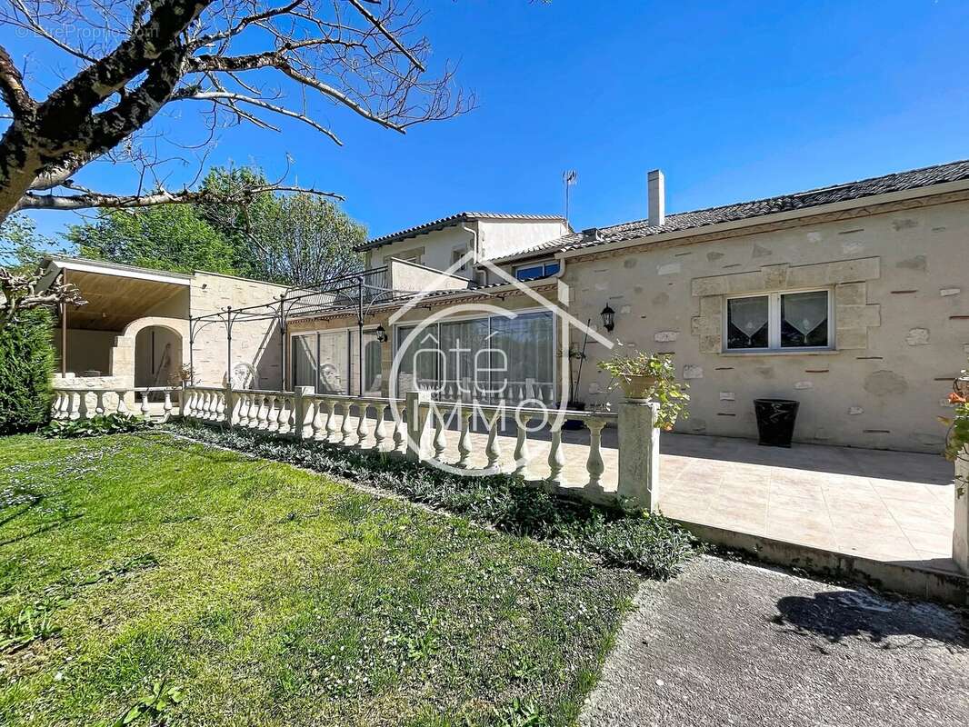 Maison à MONTPEYROUX