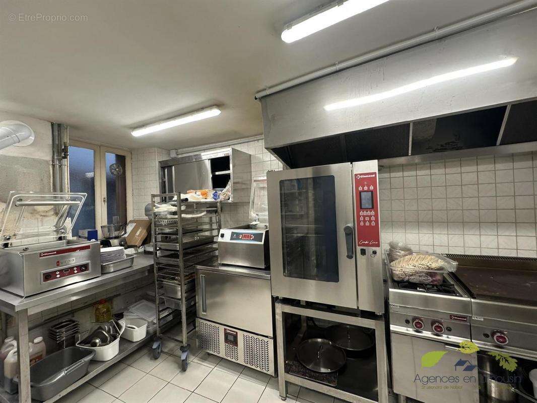 Commerce à SAINT-LEONARD-DE-NOBLAT