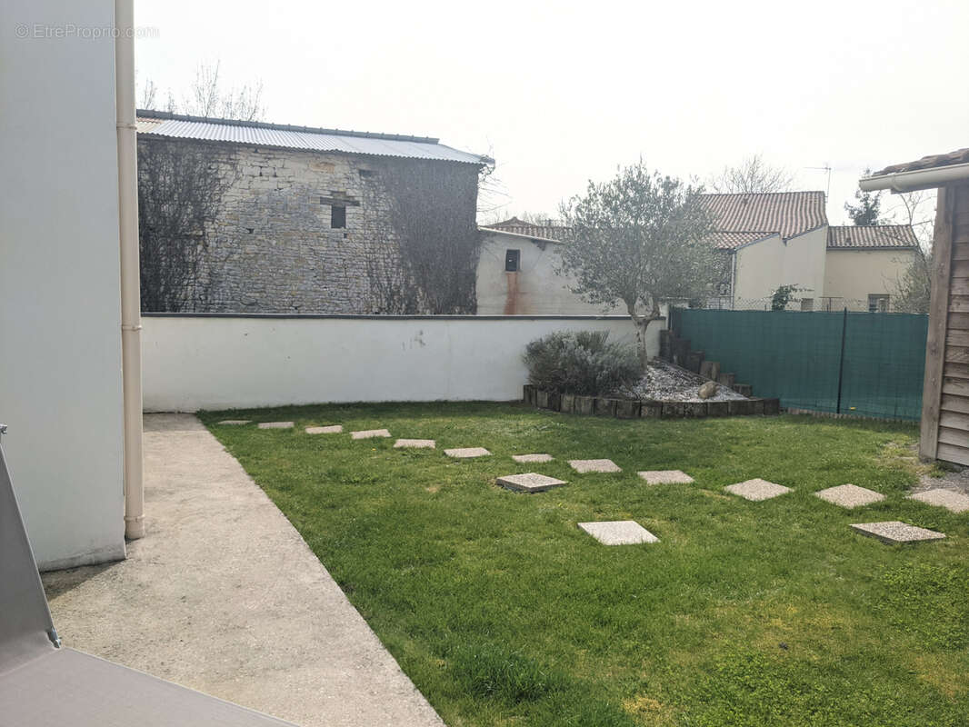 Maison à FRONTENAY-ROHAN-ROHAN