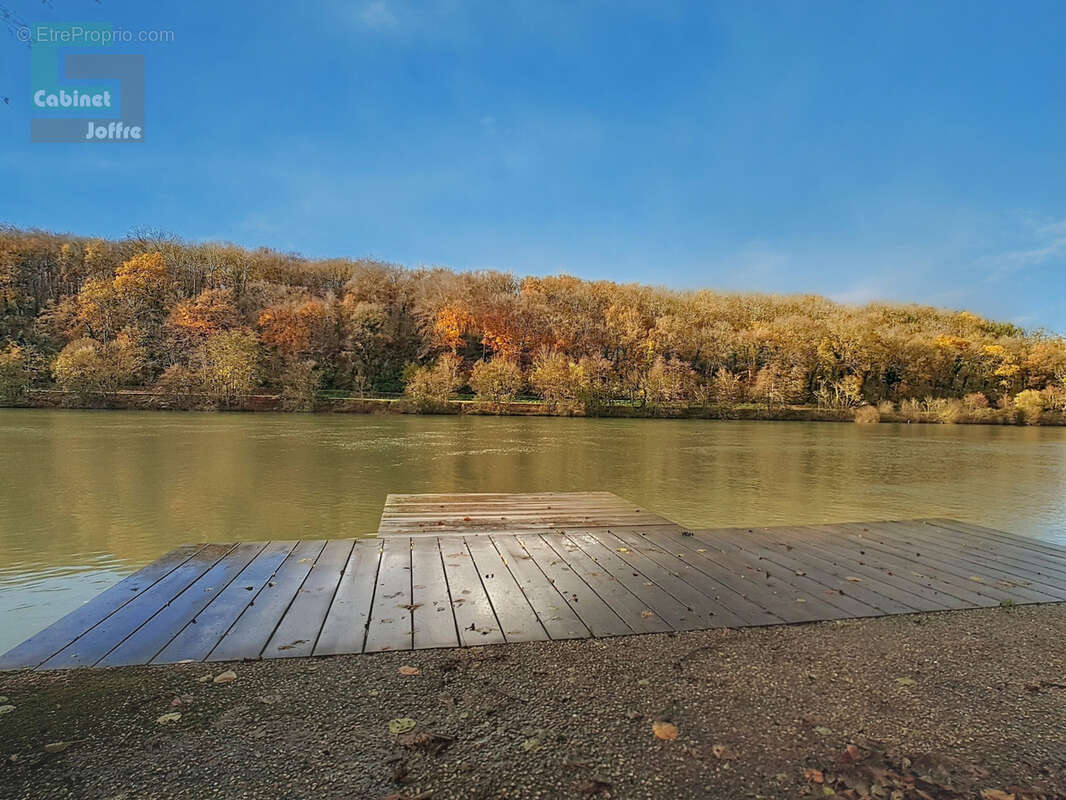Terrain à VULAINES-SUR-SEINE