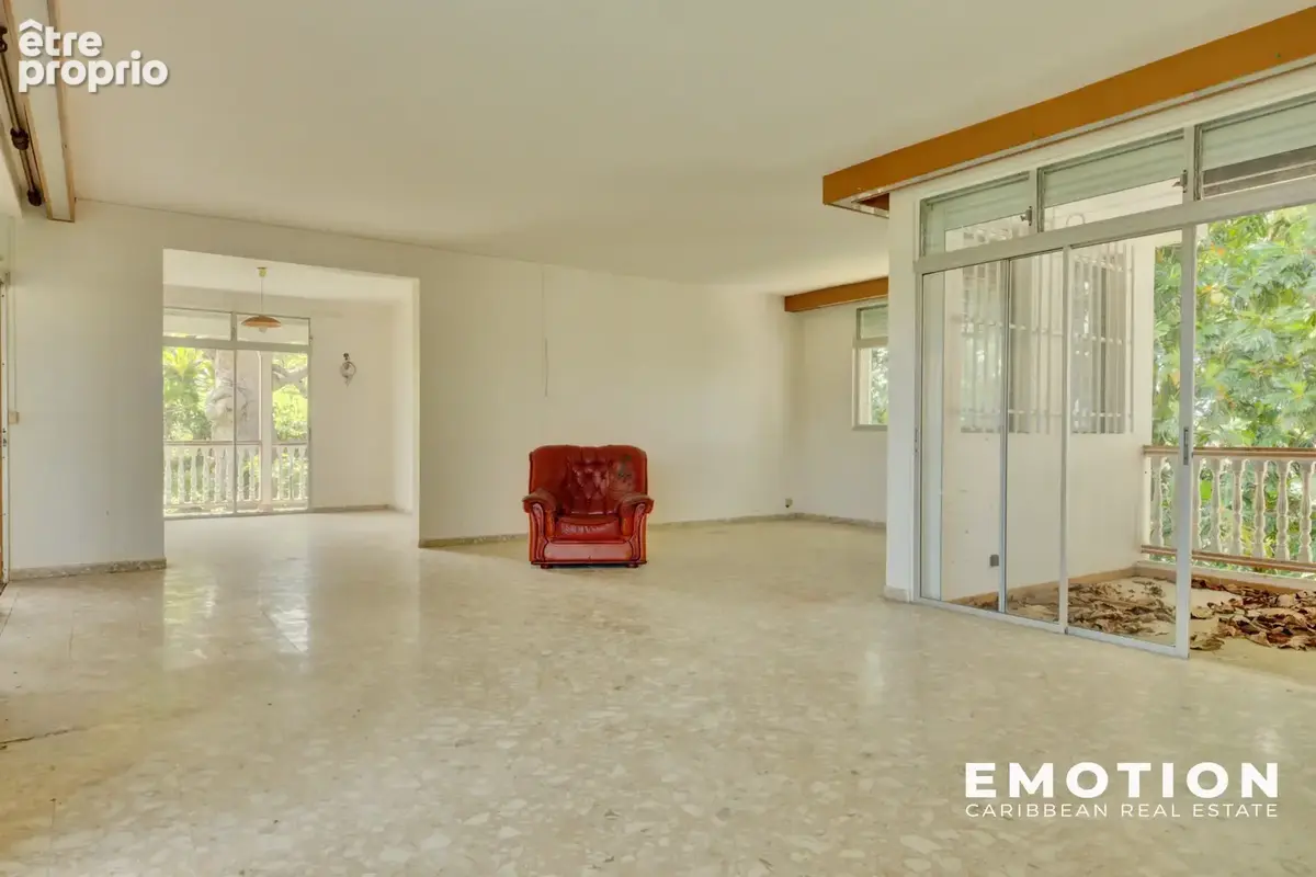 Villa à T9   À Rénover - Fort potentiel   420 m2 - 2 600 m2 de terrain - photo 4