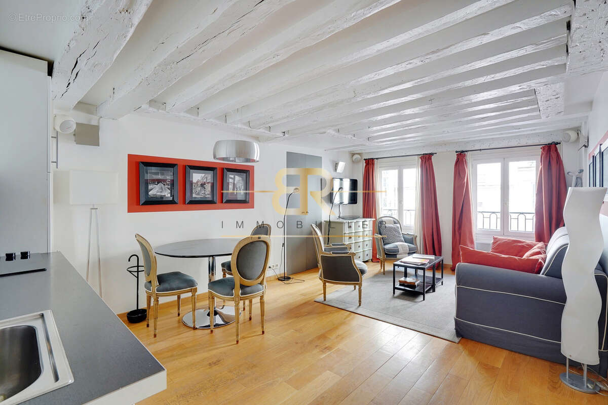 Appartement à PARIS-1E