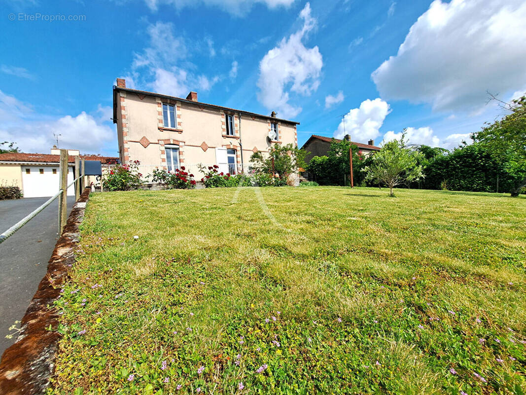 Maison à SAINT-LAURENT-SUR-SEVRE