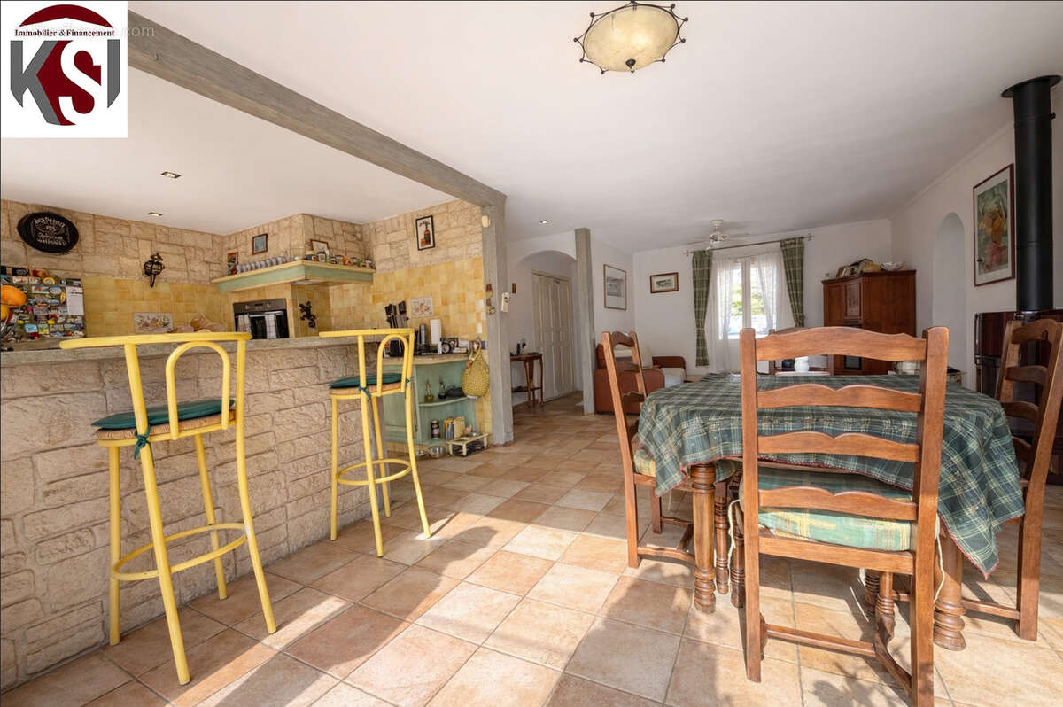 Maison à SEILLONS-SOURCE-D'ARGENS