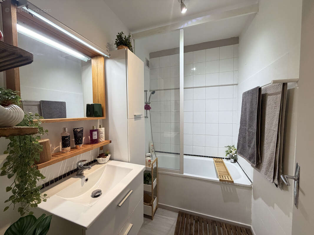 A vendre t3 avec balcon - aix sud - cave - parkings - photo 4