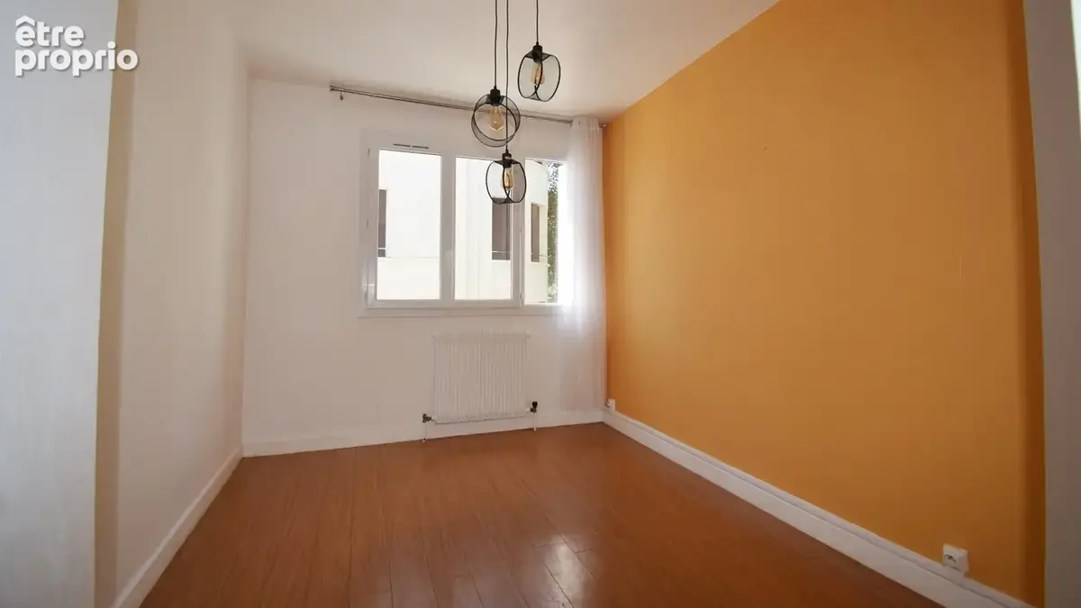 A VENDRE - Plan d'eau - Appartement 4 pièces avec garage et cave. - photo 5