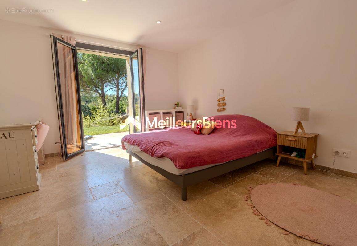 Maison à ROQUEBRUNE-SUR-ARGENS