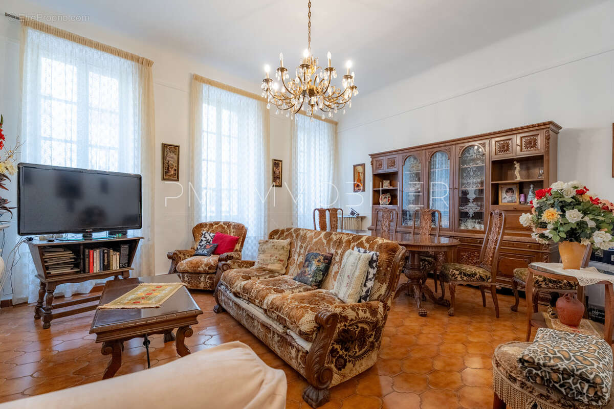 Appartement à MARSEILLE-1E