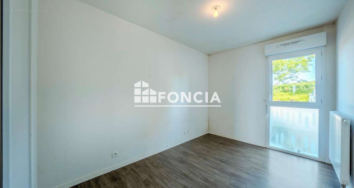 BOHARS - Appartement T4 avec place de parking dans résidence récente - photo 4