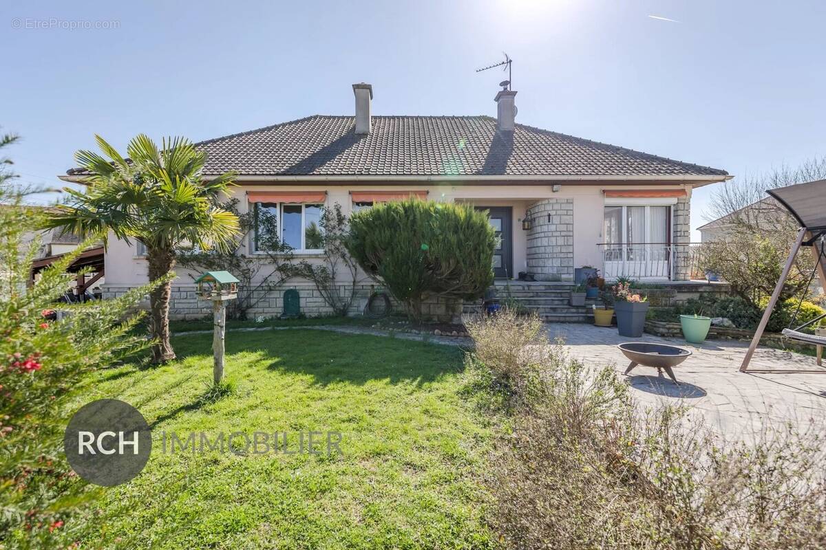 Maison à NEAUPHLE-LE-CHATEAU