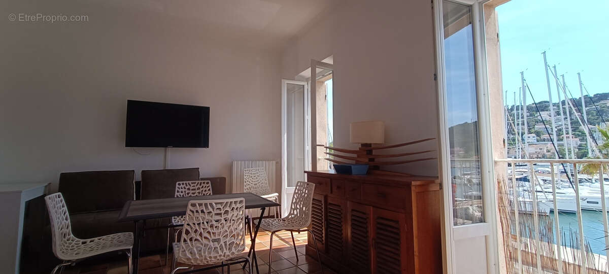 ** Vue mer ** Sur le Port ** Appartement 2 pièces ** (83430) SAINT MANDRIER SUR MER ** - photo 2