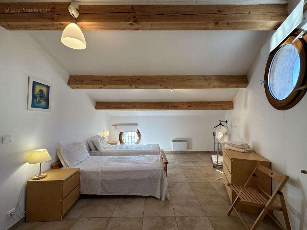 Maison à MONTOULIERS