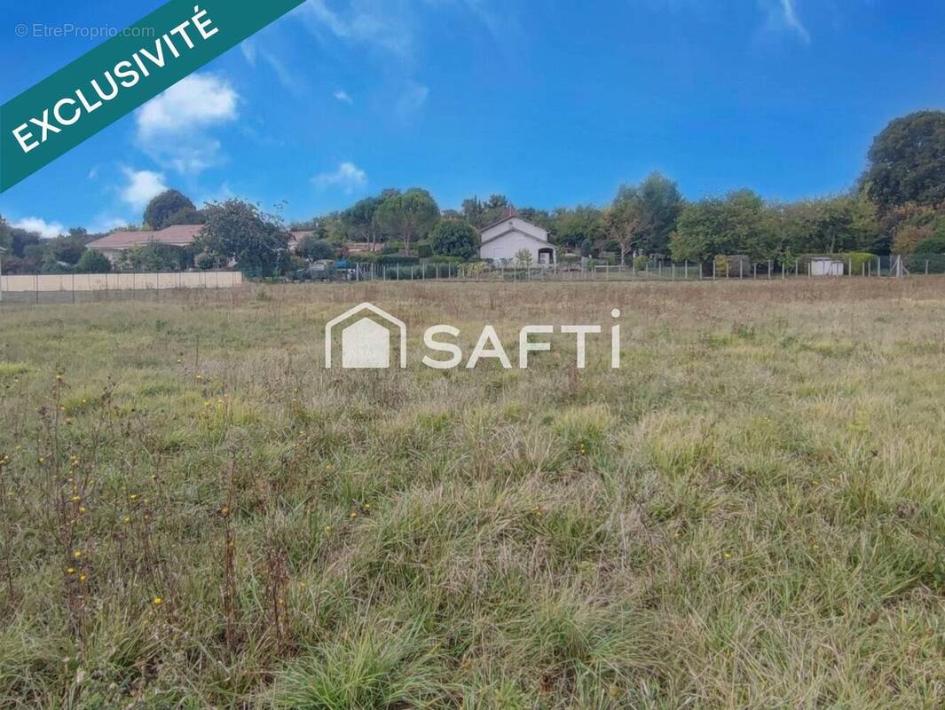 Photo 1 - Terrain à VILLETOUREIX