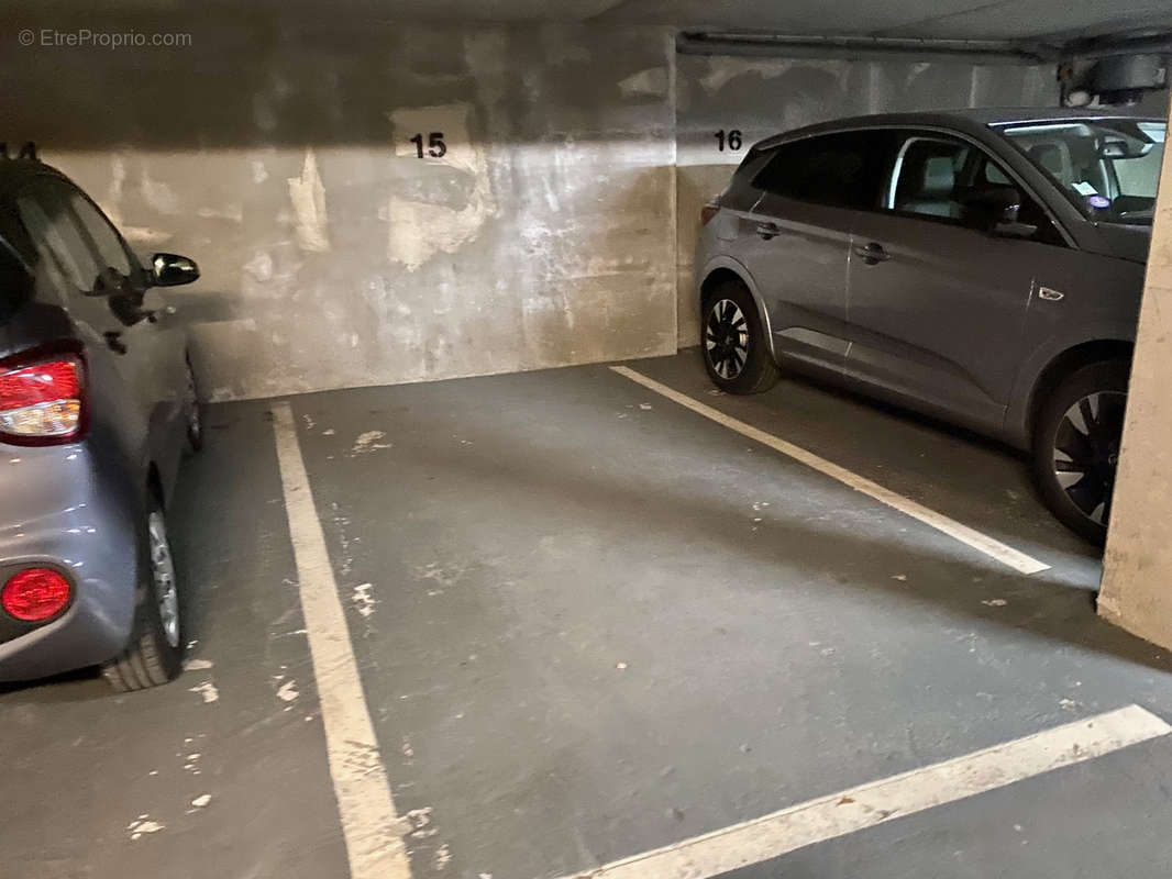 Parking à PARIS-15E