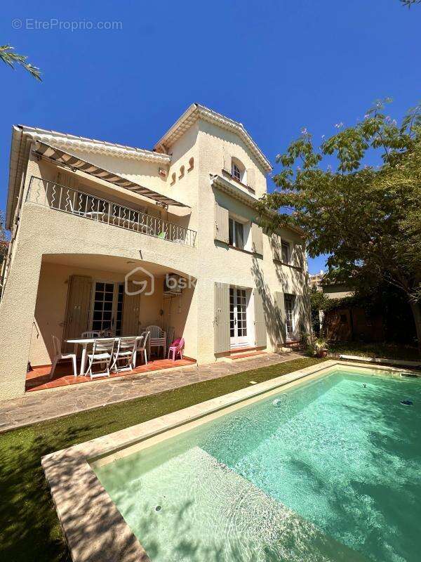 Maison à HYERES