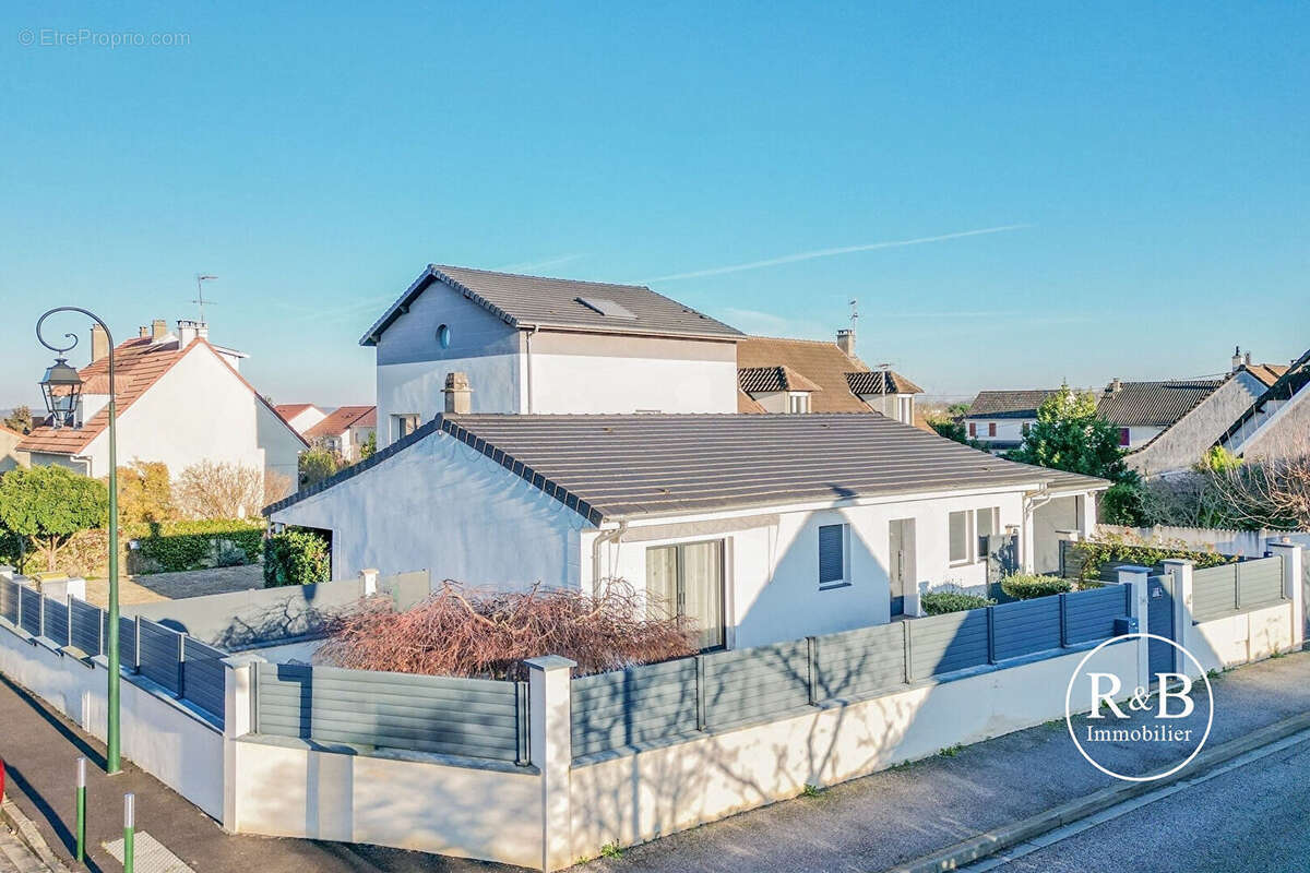 Ensemble immobilier rare à découvrir aux Clayes-sous-Bois - photo 4