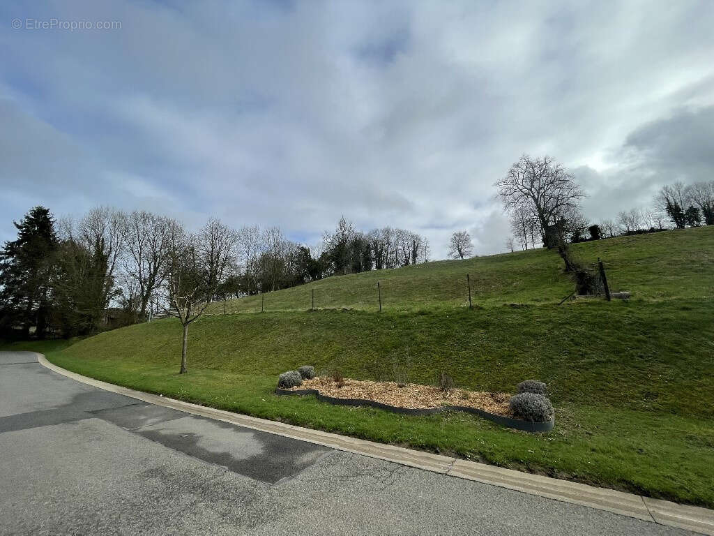 Terrain à SIBIVILLE