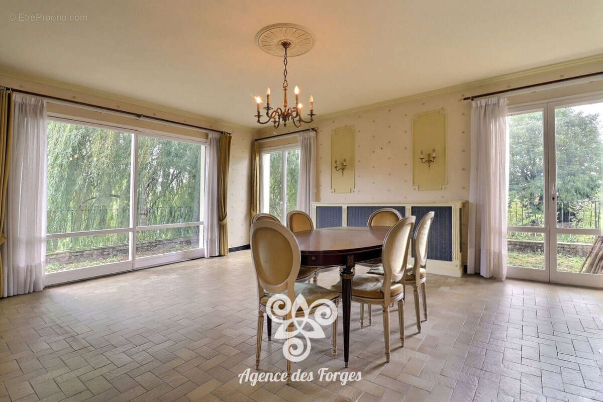 Maison à LE PUISET-DORE