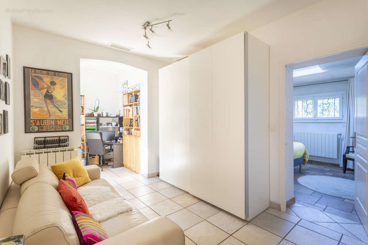 Maison à SIMIANE-COLLONGUE