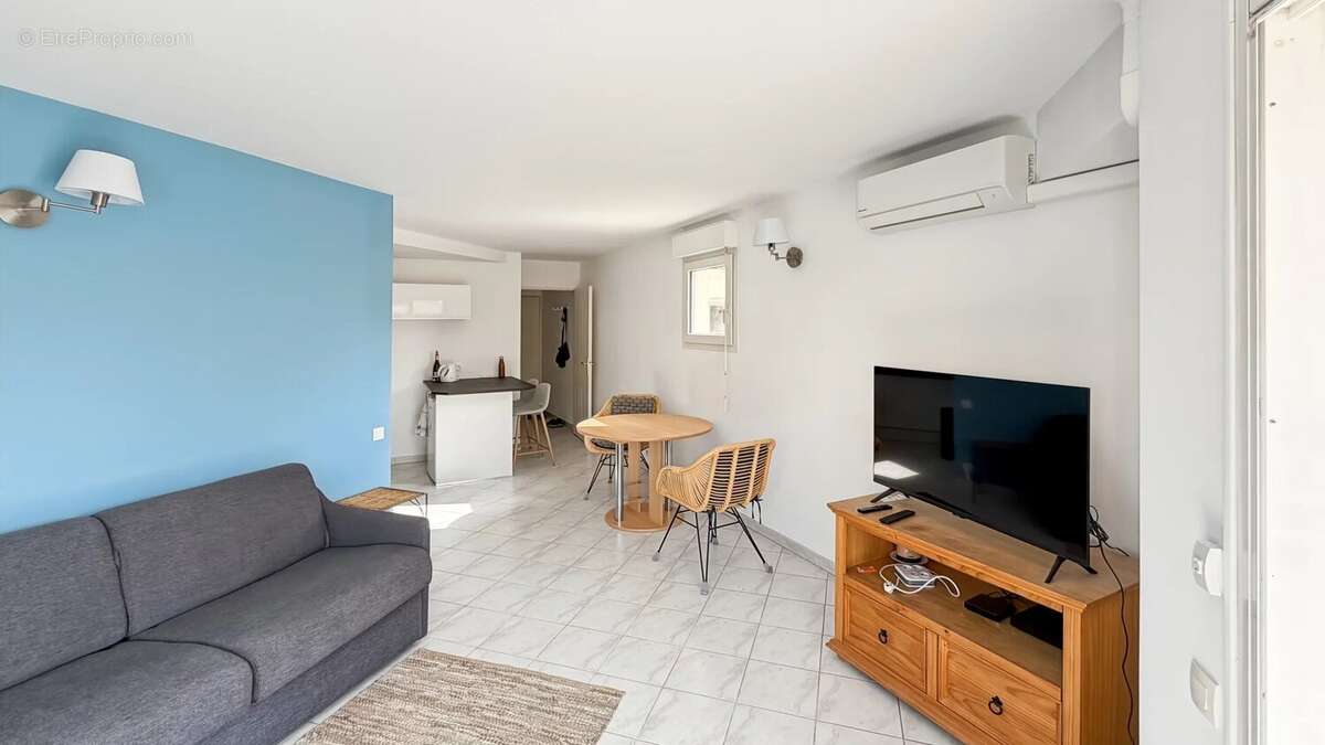 Appartement à VALLAURIS