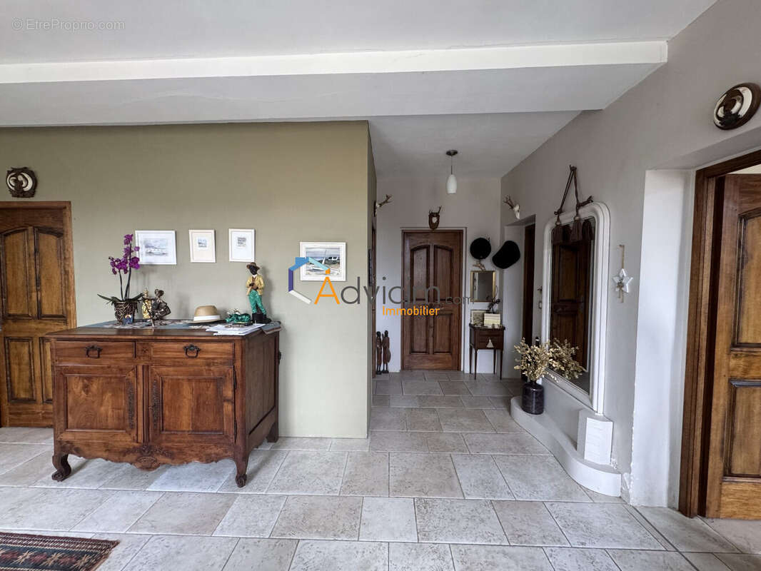 Maison 410 m² à Torcy-En-Valois  - photo 8