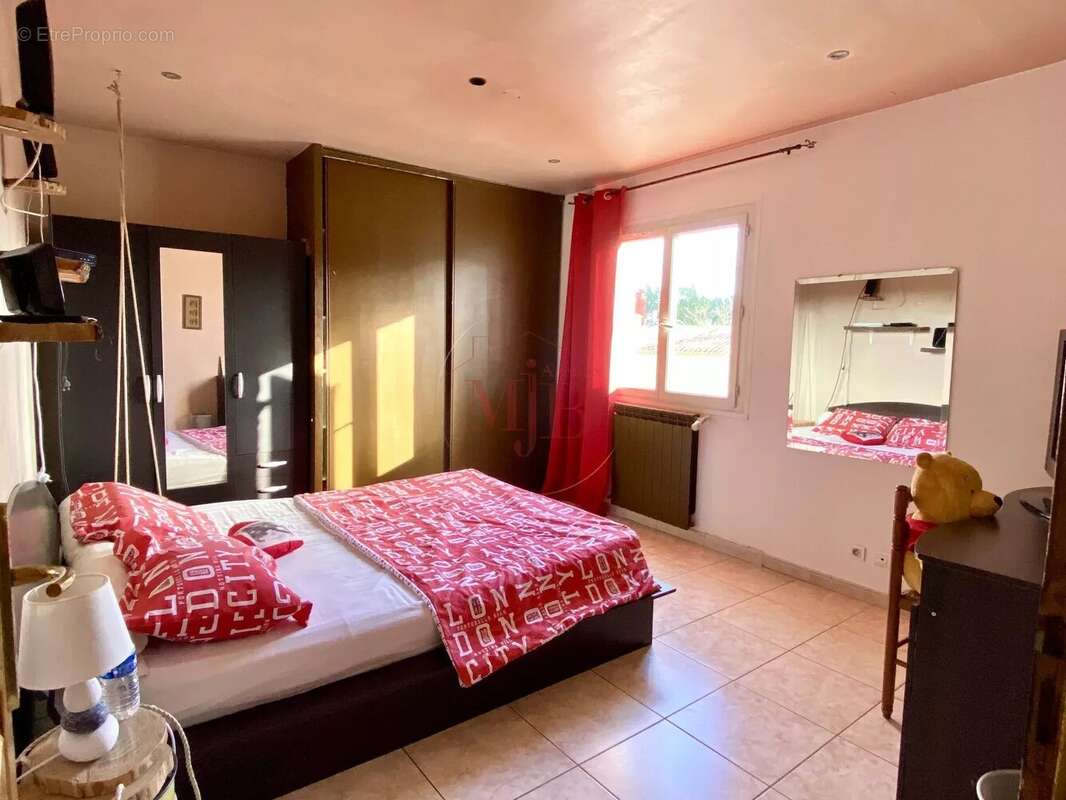 Maison à CHATEAUNEUF-LE-ROUGE