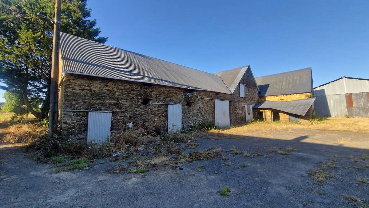 Maison de campagne à rénover   Axe Angers-Rennes - photo 3