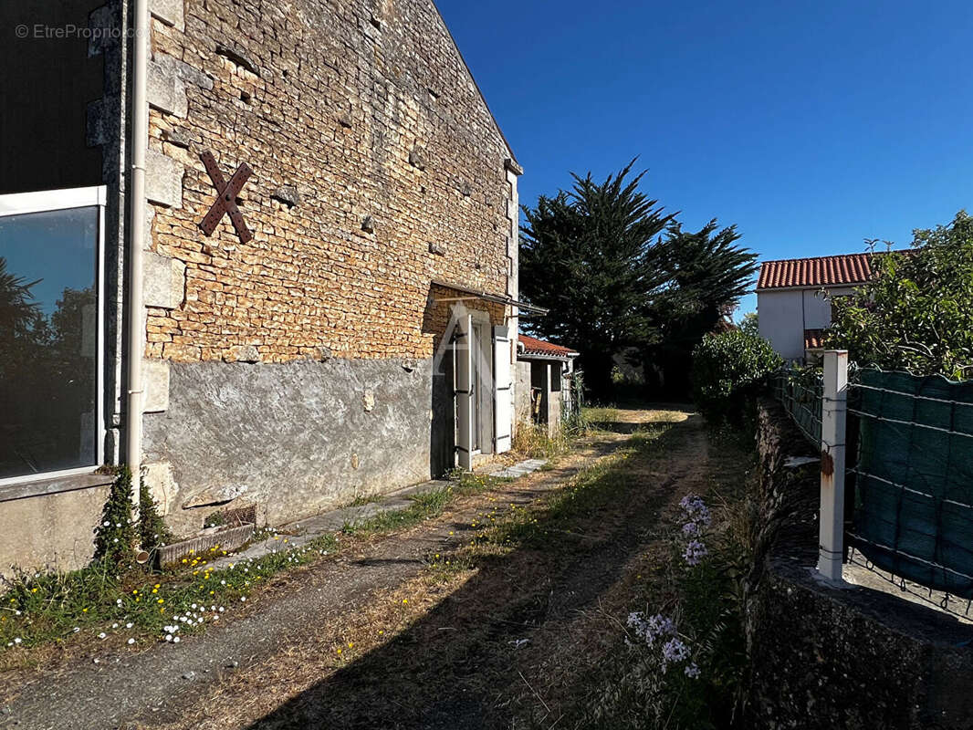 Maison à MOUZEUIL-SAINT-MARTIN