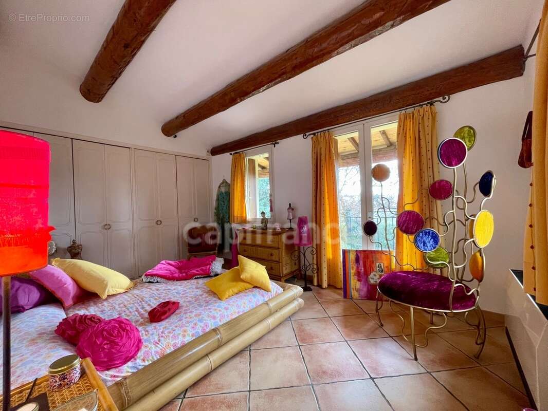 SAINT-SATURNIN-LÈS-APT – Propriété d’exception au cœur du Luberon, piscine et tennis privé Terrain de 5800 m² - photo 9