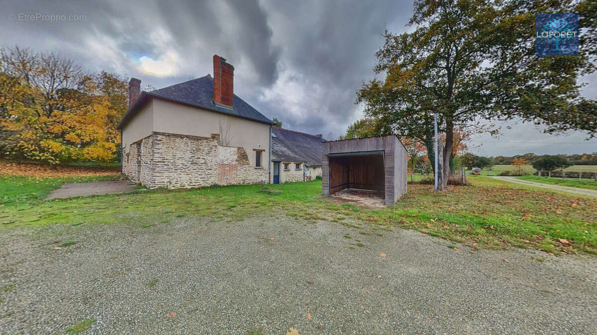 Maison à SAINT-ERBLON