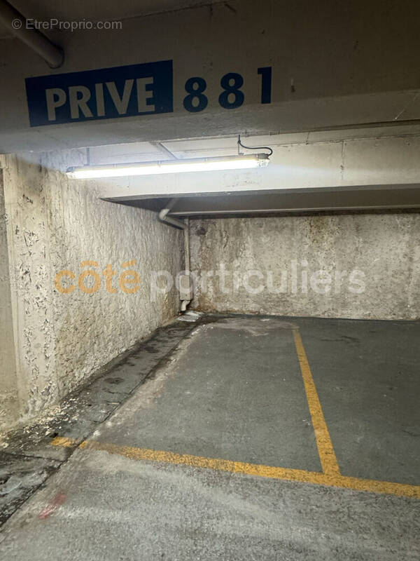 Parking à PARIS-9E